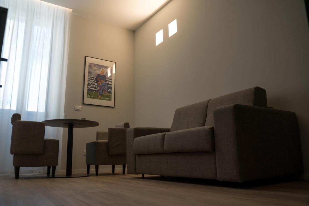 Palazzo Bellocchi - Suites & Apartments Brindisi Kültér fotó