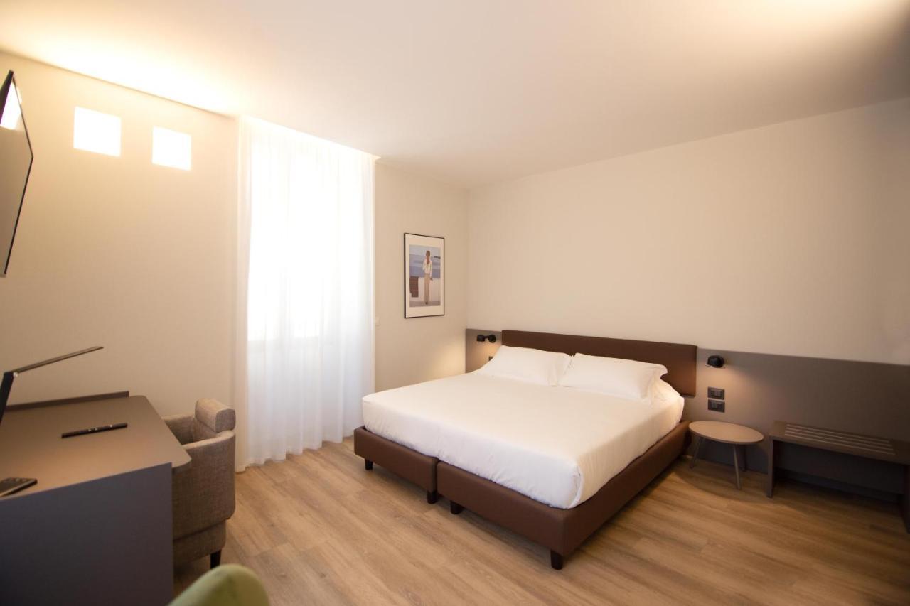 Palazzo Bellocchi - Suites & Apartments Brindisi Kültér fotó