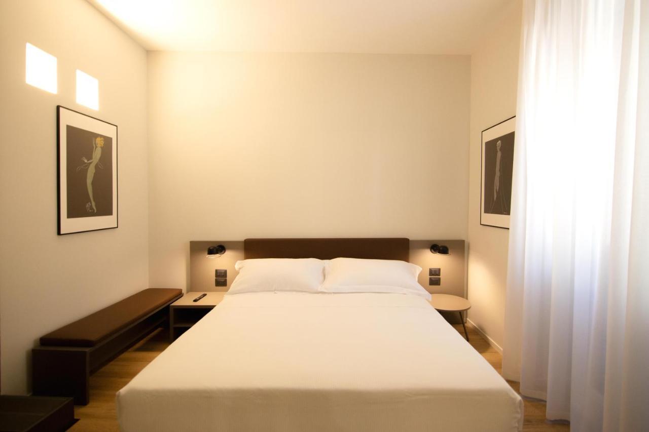 Palazzo Bellocchi - Suites & Apartments Brindisi Kültér fotó