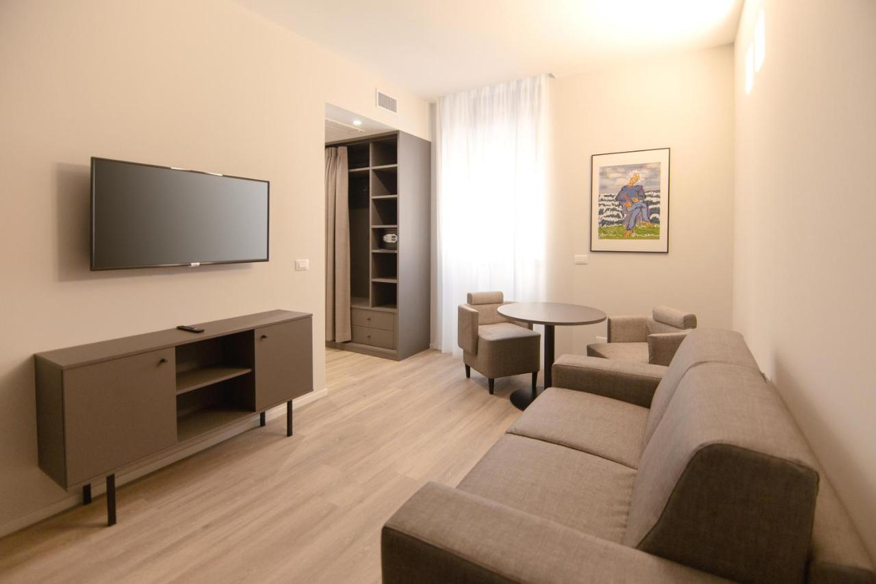 Palazzo Bellocchi - Suites & Apartments Brindisi Kültér fotó