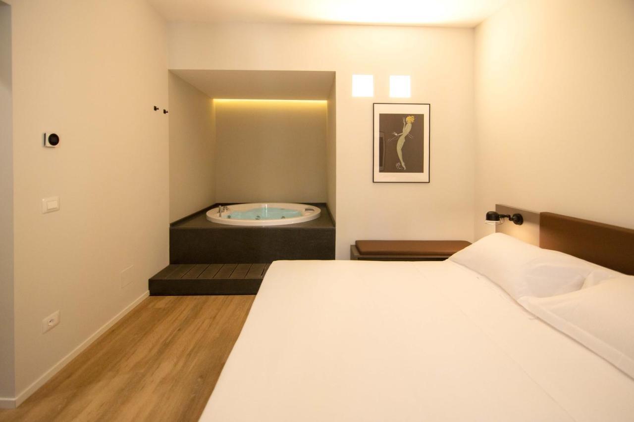 Palazzo Bellocchi - Suites & Apartments Brindisi Kültér fotó