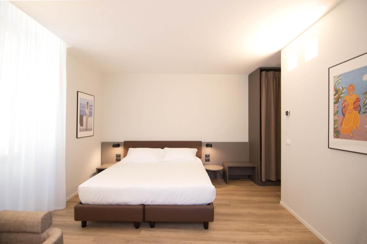 Palazzo Bellocchi - Suites & Apartments Brindisi Kültér fotó