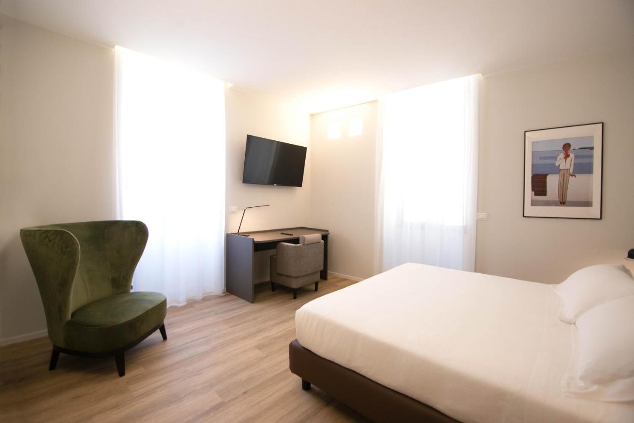 Palazzo Bellocchi - Suites & Apartments Brindisi Kültér fotó