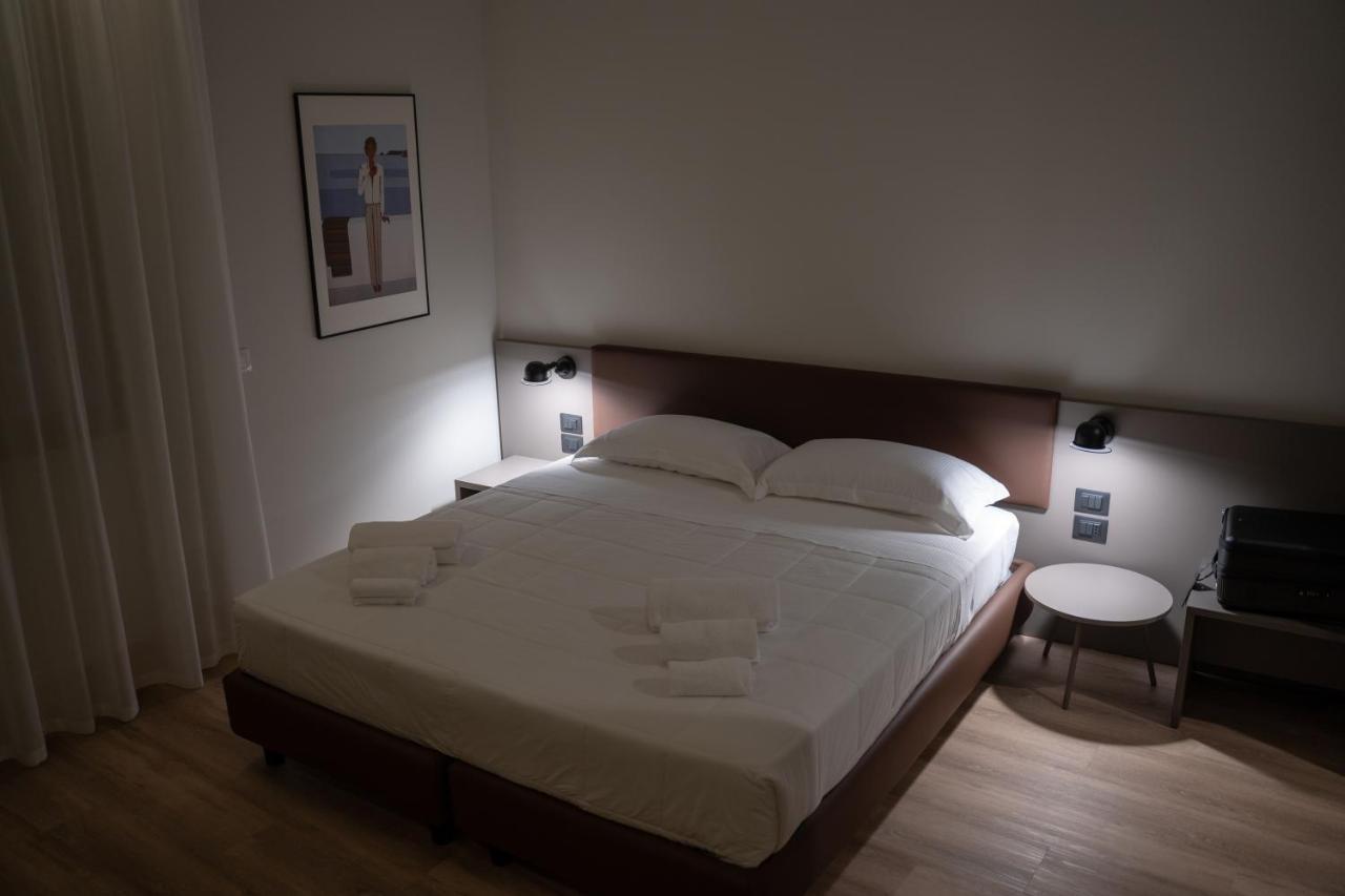 Palazzo Bellocchi - Suites & Apartments Brindisi Kültér fotó