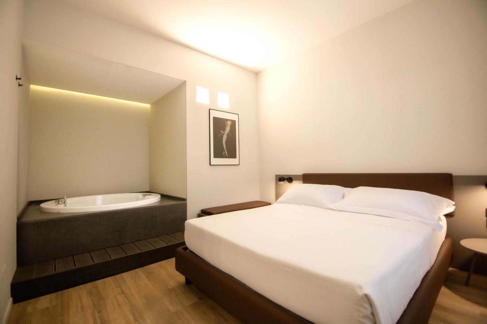 Palazzo Bellocchi - Suites & Apartments Brindisi Szoba fotó